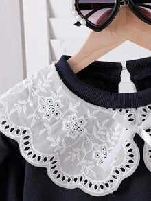 Genkimix Kids Bộ 2 món thời trang cho bé gái gồm áo nỉ tay phồng cổ tròn thêu họa tiết bướm màu trắng và quần ống rộng cạp chun, trang phục thể thao thường ngày, bộ quần áo mùa xuân/thu cho bé gái, quần áo bé gái, bộ áo cổ ren, bộ áo nỉ cổ ren, quần áo bé gái mùa thu đông. - Xanh đậm - Xem 7