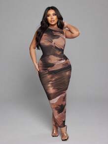 NU&NOW Vestido sin mangas con estampado digital, arruga y superposición de malla para mujer talla grande