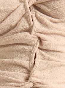 Nöista 这款柔和米色长袖褶皱前襟上衣是秋季必备单品。非常适合秋季叠穿、返校季或舒适的冬季穿着。 - 卡其色 - 查看 3