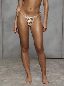 TypaGal 奢华金属铆钉比基尼泳裤，柔和裸粉金圆形铆钉装饰，性感细绳式侧带提升腿部线条。精致的铆钉工艺展现前卫时尚，打造独特的海滩派对风格，成为海滩上最闪耀的焦点。夏日海滩度假必备 - 杏色 - 查看 3