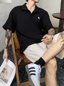 Manfinity Dauomo 男士刺绣黑色纽扣休闲宽松短袖 Polo 衫 - 黑色 - 查看 3