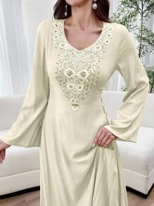 Al Najma 女式刺绣贴花交叉领带阿拉伯连衣裙，端庄 - 杏色 - 查看 8