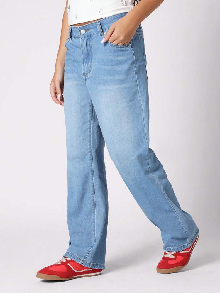 Jeansy z szerokimi nogawkami i wysokim stanem, o luźnym kroju