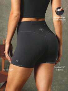 GLOWMODE X Harry Potter 4.3 英寸 FeatherFit™ 吸汗柔软弹力交叉腰部硅胶标签背面图形腰部口袋短裤低冲击瑜伽普拉提 Barre Studio 日常休闲装 - 灰色 - 查看 2