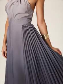 Modelyn Women's Ombre Pleated Hem Criss-Cross Neck Elegant Mid-Length Dress