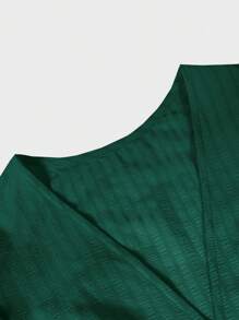 SHEIN Clasi 女式夏季休闲度假风格纯色深褶皱荷叶边袖孔纽扣前系带腰部短款连衣裙 - 墨綠色 - 查看 6