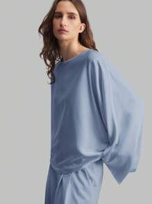 Ontre 女教师，秋季女装，2025秋季女装系列，缎面蓝灰色超大露肩简约优雅商务休闲女装，黑色船领长袖复古返校风女教师基础款上衣，返校女装办公室装