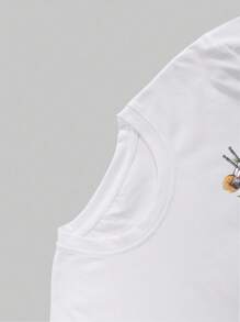 Manfinity Homme 夏日必备！男士休闲白色T恤，印有“夏日清凉时光”字样和时尚鸡尾酒图案，散发轻松自由的气息。助您轻松享受舒适时光，休闲时尚又不失文艺范儿，也是送给男朋友或老公的理想礼物。