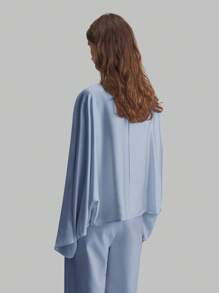 Ontre 女教师，秋季女装，2025秋季女装系列，缎面蓝灰色超大露肩简约优雅商务休闲女装，黑色船领长袖复古返校风女教师基础款上衣，返校女装办公室装