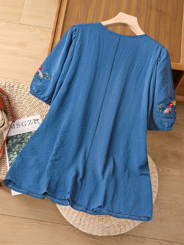 Blusa suelta de mujer talla grande con cuello en V, contraste de encaje, bordado floral, azul, para uso casual de campo, verano, vacaciones, sencilla y de moda para uso diario, vibraciones de vacaciones, primavera, uso casual, estilo bohemio