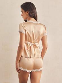 Charlaine 法式缎面蕾丝舒适柔软 V 领现代女士睡衣套装 - 香檳色 - 查看 1