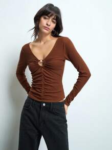 Maija 女士时尚褶饰镂空金属装饰长袖套头衫棕色针织镂空上衣情人节、节日 - 棕色 - 查看 2