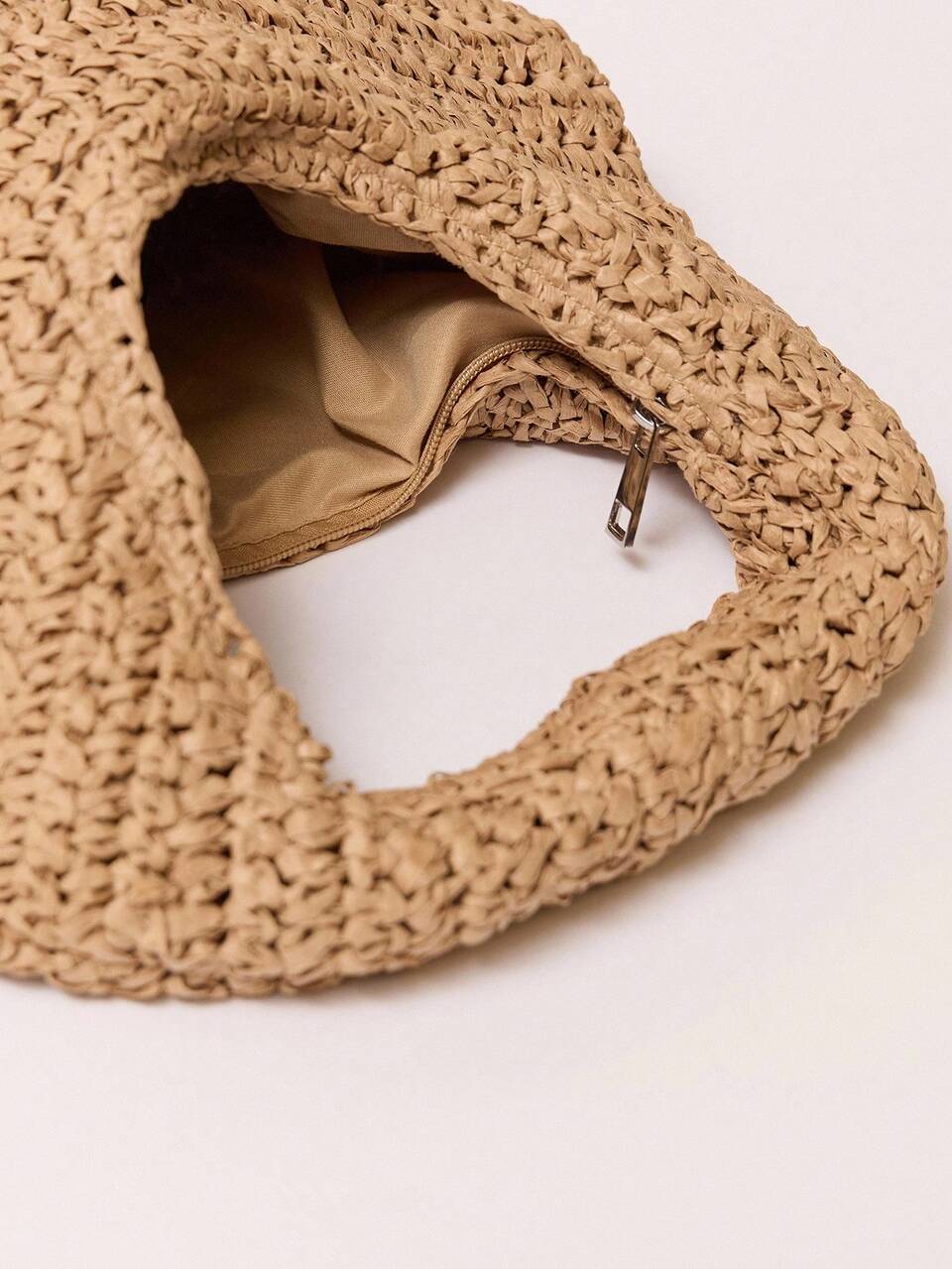 Bolso de Mano Marrón con Efecto de Paja Tejida