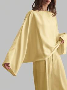 Ontre Vestido de negocios casual elegante de estilo minimalista con mangas anchas de satén amarillo crema, nueva moda de otoño 2025 para mujeres maestras. Blusa básica de seda de mora de cuello alto de manga larga, estilo académico de primavera y verano para damas, atuendo de oficina para volver a la escuela.