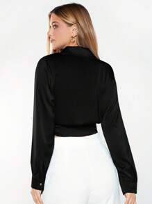 BizChic 女士休闲V领长袖短款衬衫，下摆打结设计，简约优雅商务休闲风格，适合都市通勤、办公室穿着、教师等场合。 - 黑色 - 查看 2