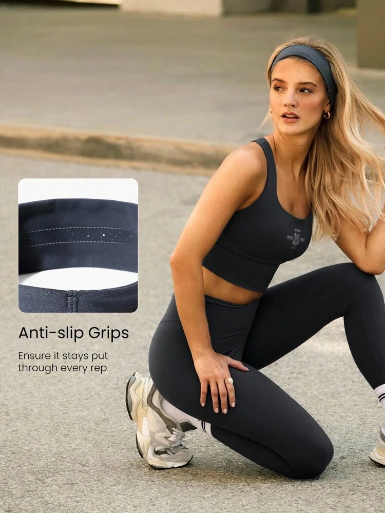 Fascia per capelli grafica con logo, morbida, elastica, traspirante, adatta per allenamento, palestra, studio e attività quotidiane, in collaborazione con Harry Potter FeatherFit™