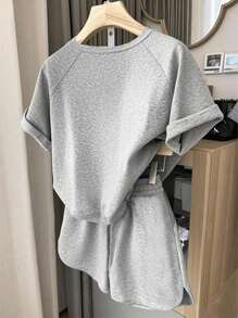 SHEIN 大码女式樱桃印花插肩短袖T恤和短裤休闲套装，夏季 - 白色 - 查看 2