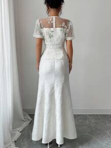 Elenzga 女士优雅时尚通勤休闲舒适奢华浪漫约会迷人复古假日网眼刺绣拼布短袖合身珍珠纽扣纯色纹理美人鱼蕾丝提花两件套（随机花卉图案） - 杏色 - 查看 2