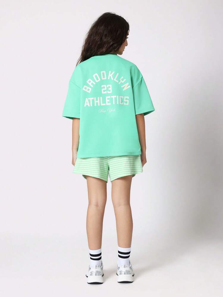 T-shirt oversize con pantaloncini da corsa a righe abbinati
