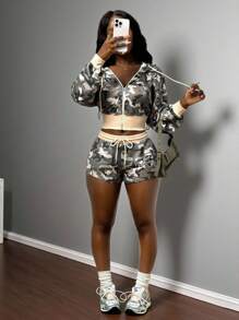 Slaydiva 2025 新款夏季秋冬街头休闲迷彩印花连帽开襟长袖短外套 + 迷你短裤女两件套，适合毕业季、早午餐装、日常旅行、旅行、朋友聚会、返校、摇滚、街头、音乐会、节日、购物、辣妹-A - 彩色 - 查看 10