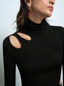 Maija Vestido de Tricô Preto Elegante e Versátil com Gola Alta, Manga Longa e Recortes, Ideal para Festas, Dia dos Namorados e Eventos - Preto - Visão 3