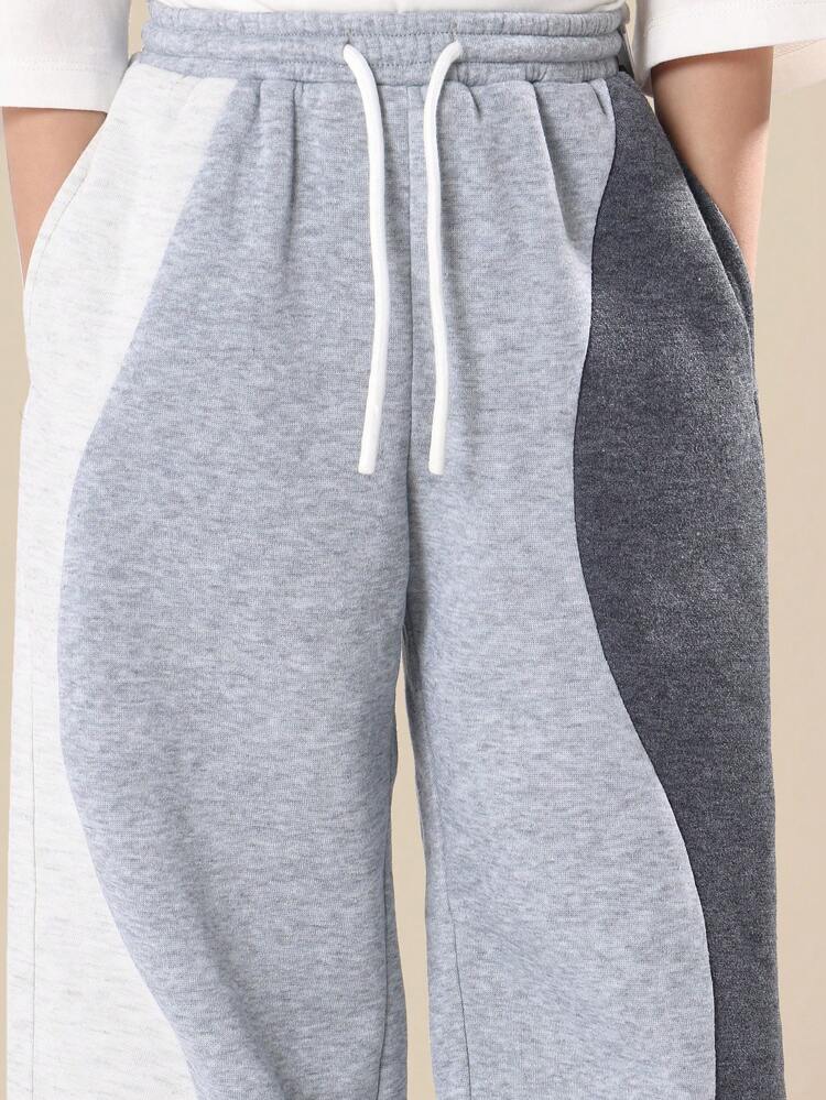 Pantaloni della tuta larghi a blocchi di colore con elastico in vita e tasche