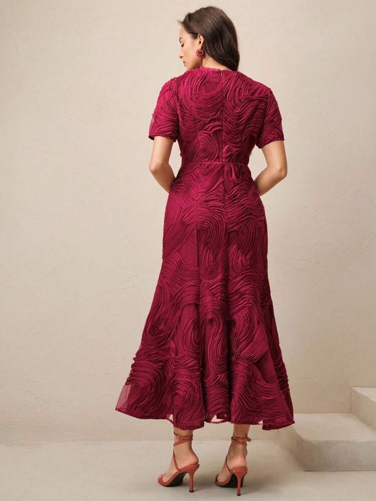 Vestido Mini Recortado com Estampa Floral, Decote Redondo e Babado na Barra, Ideal para Férias na Praia e Dia dos Namorados