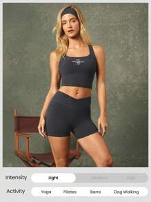 GLOWMODE X Harry Potter 4.3 英寸 FeatherFit™ 吸汗柔软弹力交叉腰部硅胶标签背面图形腰部口袋短裤低冲击瑜伽普拉提 Barre Studio 日常休闲装 - 灰色 - 查看 5