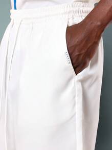 Conjunto de coordinado de lujo estilo resort italiano con camisa de manga corta de cuello solapa y botones, shorts de tiro alto para vacaciones de verano en la playa, estilo mediterráneo y moda costera - Blanco - Ver 8