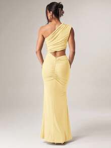 Silquee 女士夏季时尚纯色褶皱镂空单肩连衣裙 - 黃色 - 查看 2