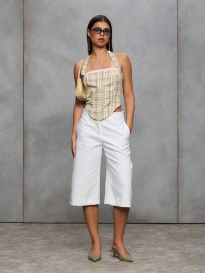 TypaGal This Halter Plaid Top With Lace Trim Blends Sweet And Rebellious. Pair It With Low-Rise Jeans For A Punk-Meets-Streetwear Energy Straight Out Of The Grunge Y2k Era.