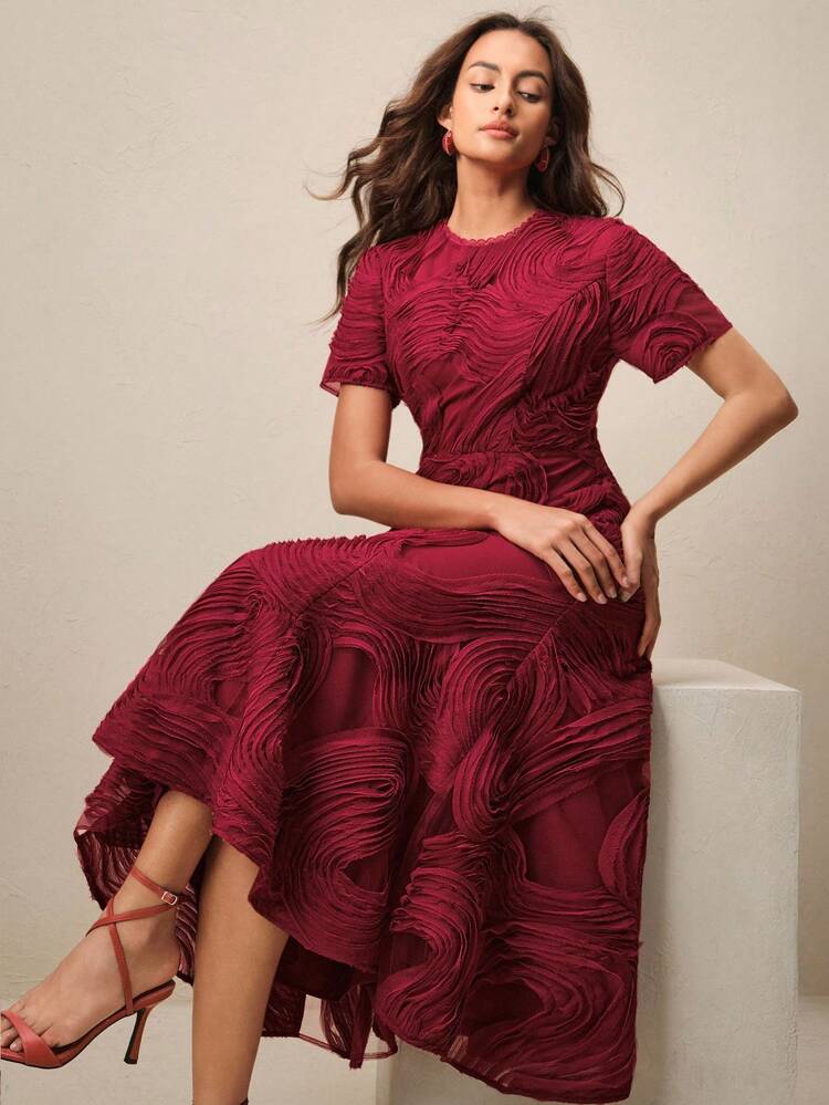 Vestido Mini Recortado com Estampa Floral, Decote Redondo e Babado na Barra, Ideal para Férias na Praia e Dia dos Namorados