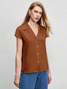 BizChic 棕色前开领复古短袖女式衬衫，时尚优雅，适合都市通勤、日常穿着，充满浪漫的90年代复古风情，也适合圣诞节、新年、情人节、派对、海滩、毕业典礼、时尚活动、嘉年华、假日、婚礼宾客、早午餐、机场等多种场合。 - 棕色 - 查看 4