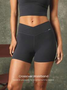 GLOWMODE X Harry Potter 4.3 英寸 FeatherFit™ 吸汗柔软弹力交叉腰部硅胶标签背面图形腰部口袋短裤低冲击瑜伽普拉提 Barre Studio 日常休闲装 - 灰色 - 查看 3