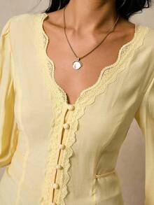 Poéselle Blouses jaunes, Blouse à boutons avec garniture en dentelle - Chemise vintage jaune pâle à manches bouffantes, Blouse décontractée à manches longues de couleur unie pour femmes, Blouse jaune col V avec garniture en dentelle, Vêtements d'automne pour femmes