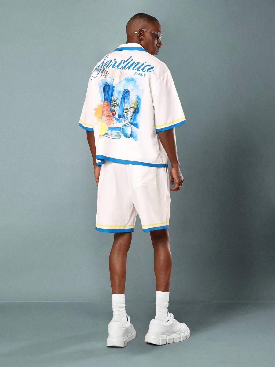 Conjunto de coordinado de lujo estilo resort italiano con camisa de manga corta de cuello solapa y botones, shorts de tiro alto para vacaciones de verano en la playa, estilo mediterráneo y moda costera - Blanco - Ver 1