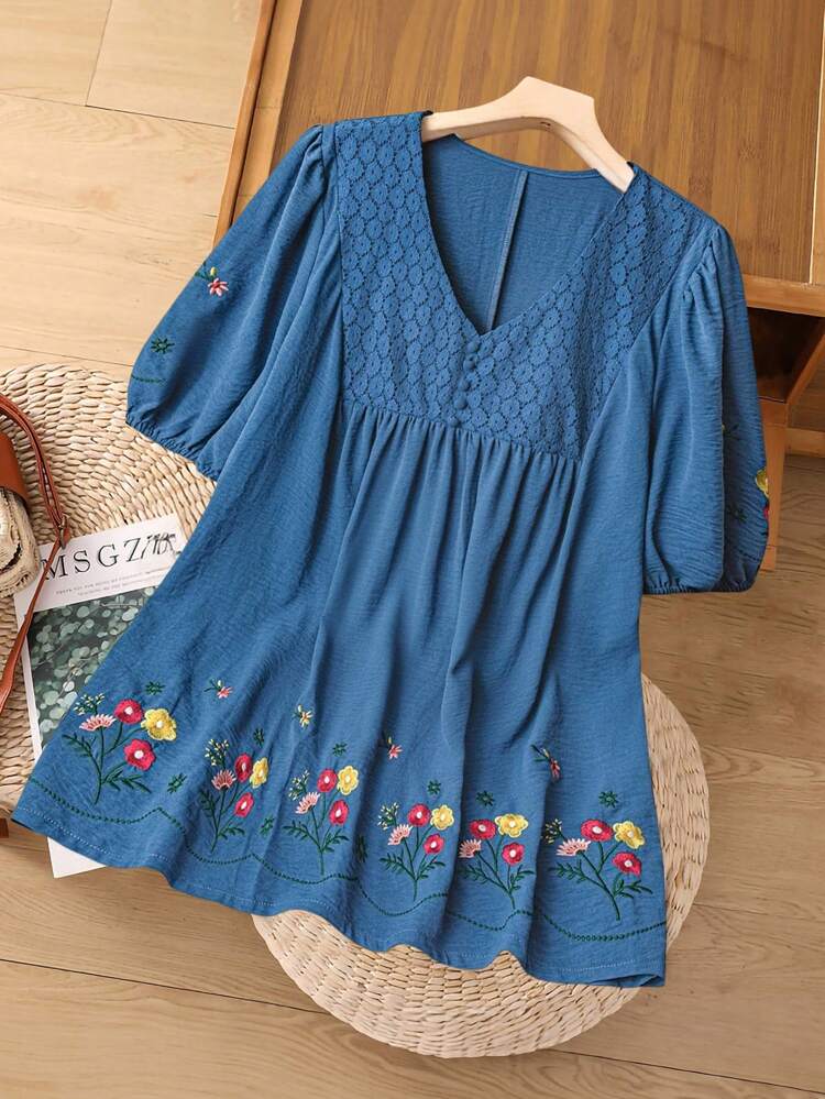 Blusa suelta de mujer talla grande con cuello en V, contraste de encaje, bordado floral, azul, para uso casual de campo, verano, vacaciones, sencilla y de moda para uso diario, vibraciones de vacaciones, primavera, uso casual, estilo bohemio