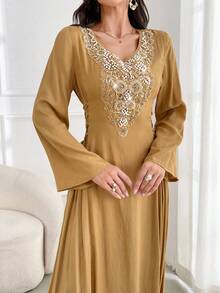 Al Najma 女士 V 领纯色优雅长袖阿拉伯朴素连衣裙 - 薑色 - 查看 6