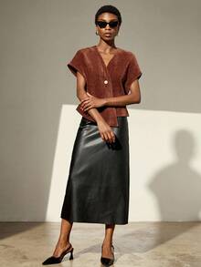 Aveloria Modichic Minimalist Deconstructed Oversized V-Neck Single Button Blouse, Asymmetrical Hem Design, Sleeveless, Suitable For Work, Autumn - Brown - View 7