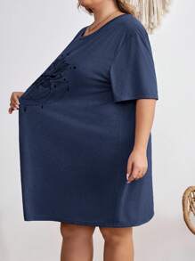 SHEIN CURVE+ 大码音乐节T恤，休闲简约大码莲花净色圆领宽松短袖连衣裙，适合夏天穿 - 藏蓝色 - 查看 7