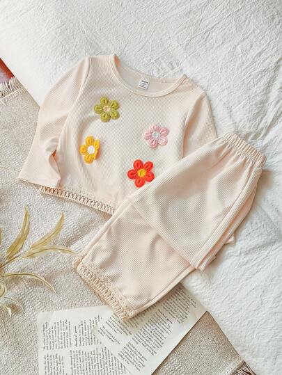 SHEIN 2 件套幼儿女童长袖 T 恤和裤子套装，乡村风格花卉装饰，适合春秋过渡季节穿着舒适