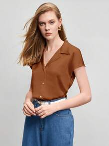 BizChic 棕色前开领复古短袖女式衬衫，时尚优雅，适合都市通勤、日常穿着，充满浪漫的90年代复古风情，也适合圣诞节、新年、情人节、派对、海滩、毕业典礼、时尚活动、嘉年华、假日、婚礼宾客、早午餐、机场等多种场合。 - 棕色 - 查看 7