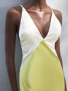 Maija 奶油黄和白色拼色 V 领细肩带修身中长连衣裙，优雅露背夏季连衣裙，婚礼宾客服装，女士假日度假连衣裙 - 綠色 - 查看 6