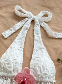 SHEIN x Eduarda Gutierrez Soleia 女士优雅白色花卉纹理针织露背系带褶饰迷你裙套装，适合节日、下午茶、婚礼、派对、海滩、春夏假期、游轮、音乐节、波西米亚风度假 - 白色 - 查看 3