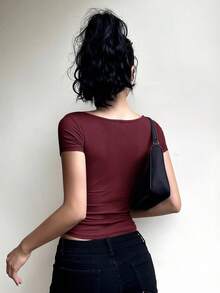 DAZY Áo thun nữ màu trơn cổ tim, tay ngắn, kiểu dáng ôm sát, thích hợp mặc đi chơi. - Màu Đỏ Sâu - Xem 5