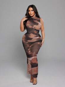 NU&NOW Vestido sin mangas con estampado digital, arruga y superposición de malla para mujer talla grande