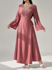 Al Najma 女士刺绣优雅长袖阿拉伯朴素连衣裙 - 粉色 - 查看 3