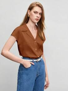 BizChic 棕色前开领复古短袖女式衬衫，时尚优雅，适合都市通勤、日常穿着，充满浪漫的90年代复古风情，也适合圣诞节、新年、情人节、派对、海滩、毕业典礼、时尚活动、嘉年华、假日、婚礼宾客、早午餐、机场等多种场合。 - 棕色 - 查看 12