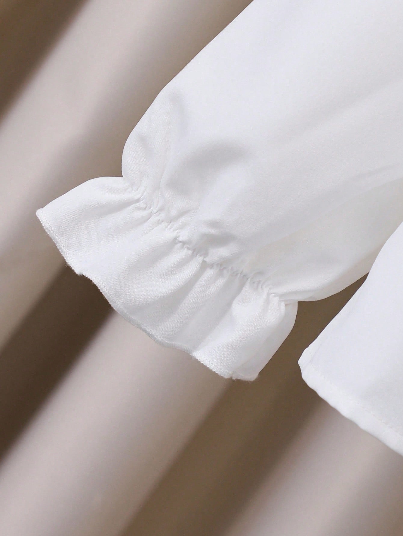 SHEIN بلوزة بأكمام فقاعية مزينة باللؤلؤ للبنات، ور...