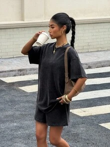 Muchica Conjunto de dos piezas de camiseta y pantalones cortos retro desgastados para mujer, adecuado para uso en la calle - Negro - Ver 3